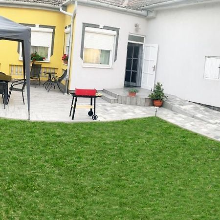 Viktor Apartmanhaz Zamardi Luaran gambar