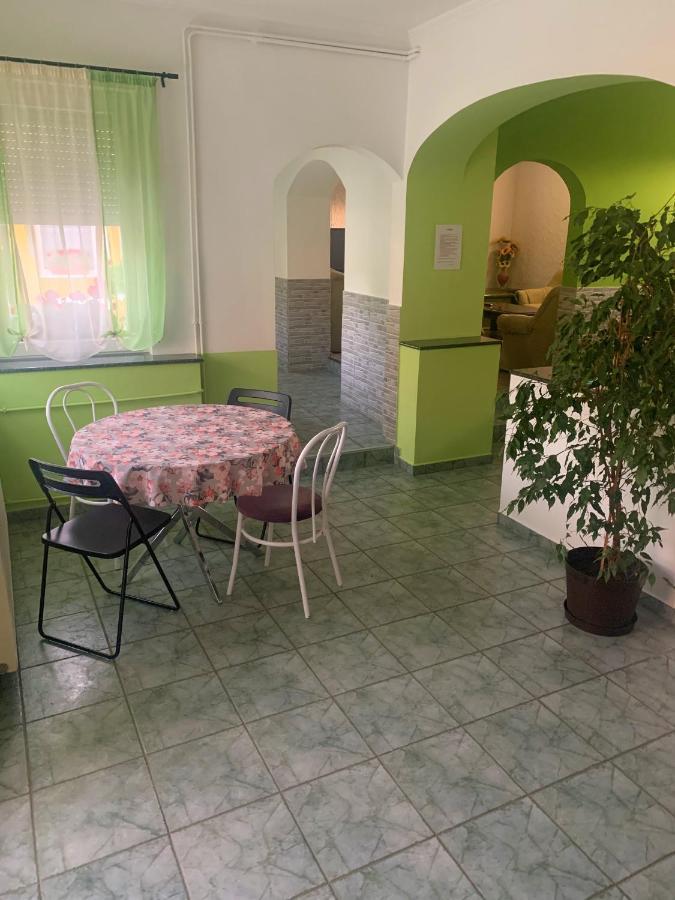 Viktor Apartmanhaz Apartment Zamardi Luaran gambar