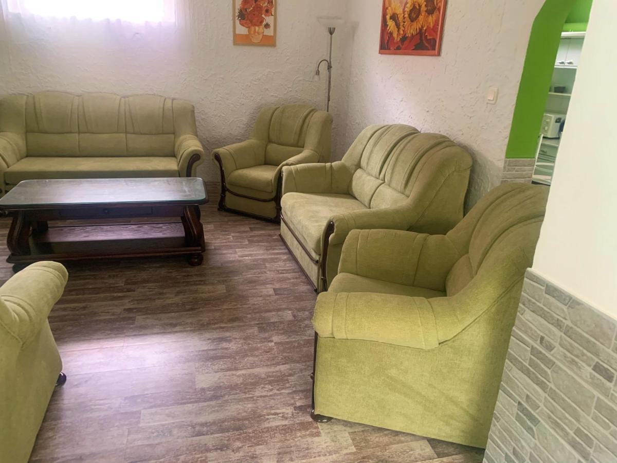 Viktor Apartmanhaz Zamardi Luaran gambar