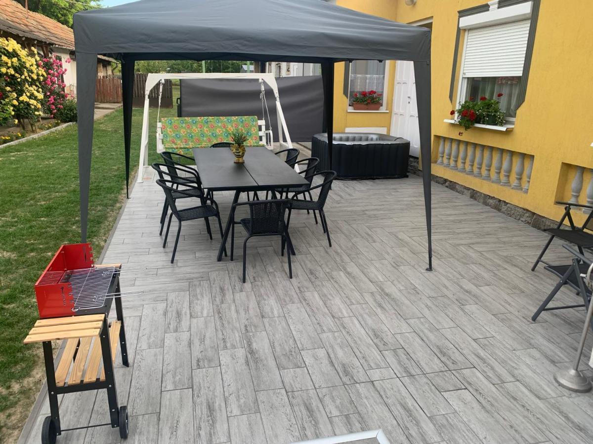 Viktor Apartmanhaz Zamardi Luaran gambar