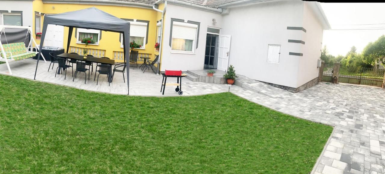 Viktor Apartmanhaz Zamardi Luaran gambar
