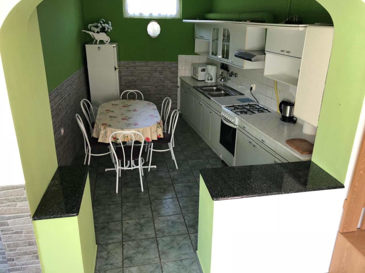 Viktor Apartmanhaz Zamardi Luaran gambar