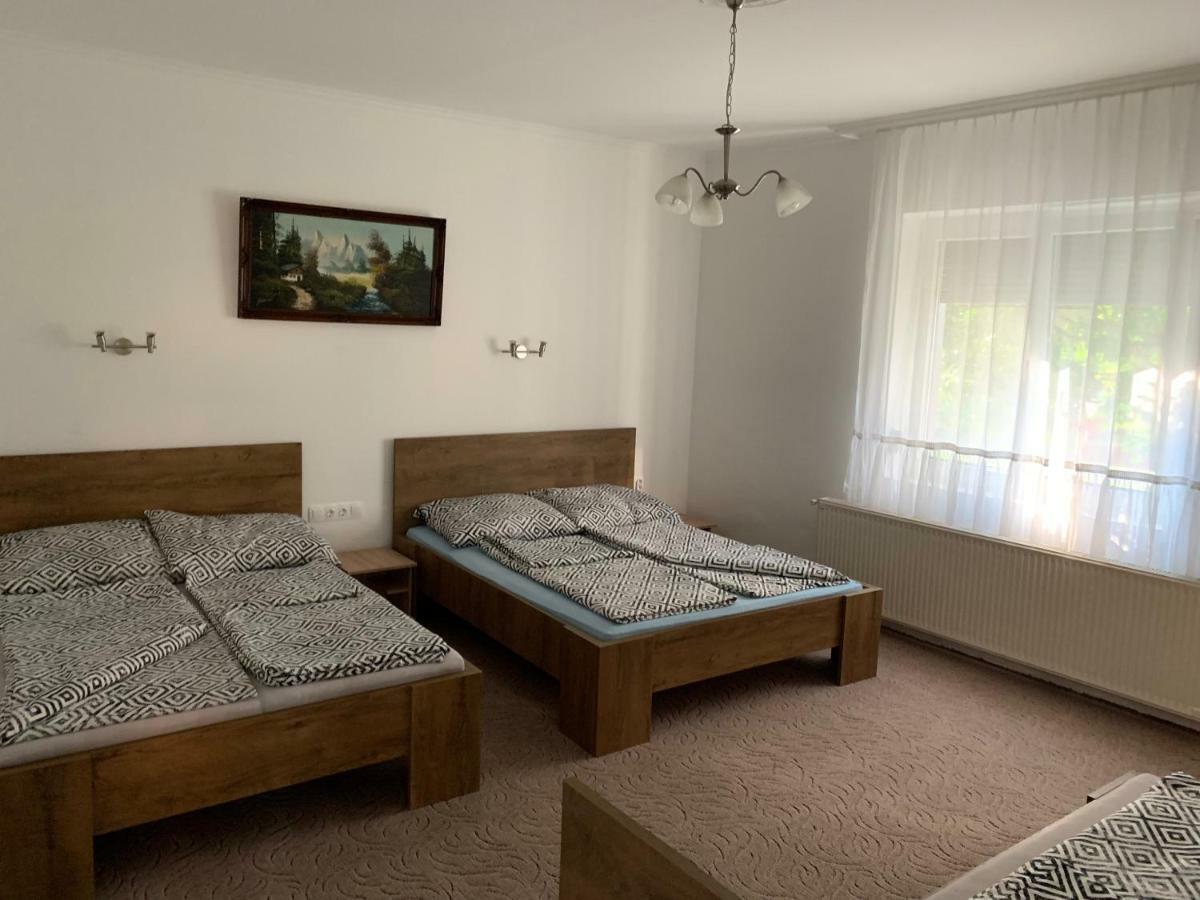 Viktor Apartmanhaz Zamardi Luaran gambar